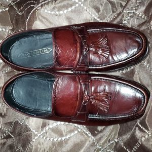 Vintage Florsheim, Men's Burgundy leather Pennyloafers .